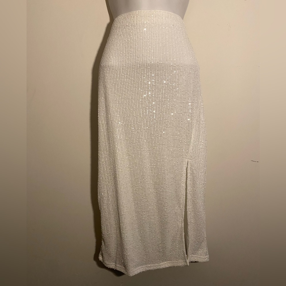 Long white pencil skirt with sequins
